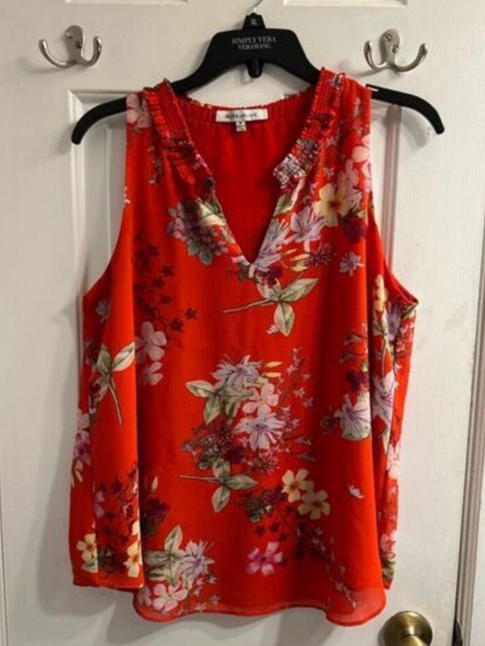 GORGEOUS Rose+Olive Sleeveless Red Print Blouse Sz M - Picture 2 of 8